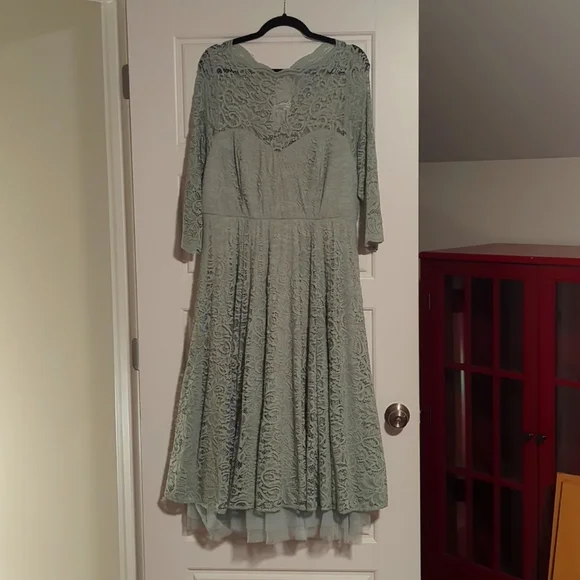 chinese dress ladies Wintergreen Lace Gown Teuta Matoshi